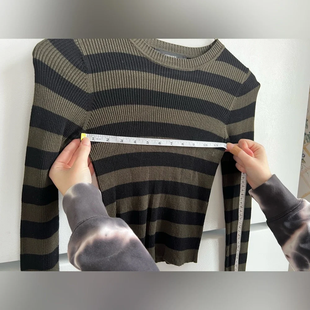 CLEARANCE Women’s Small Cropped Striped Black and Green Ribbed Sweater - Picture 3 of 8